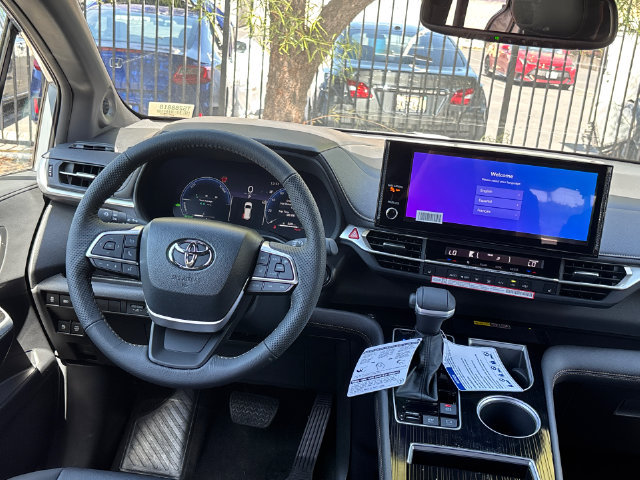 New 2026 Toyota Sienna XLE Woodland Edition AWD/4WD image 22