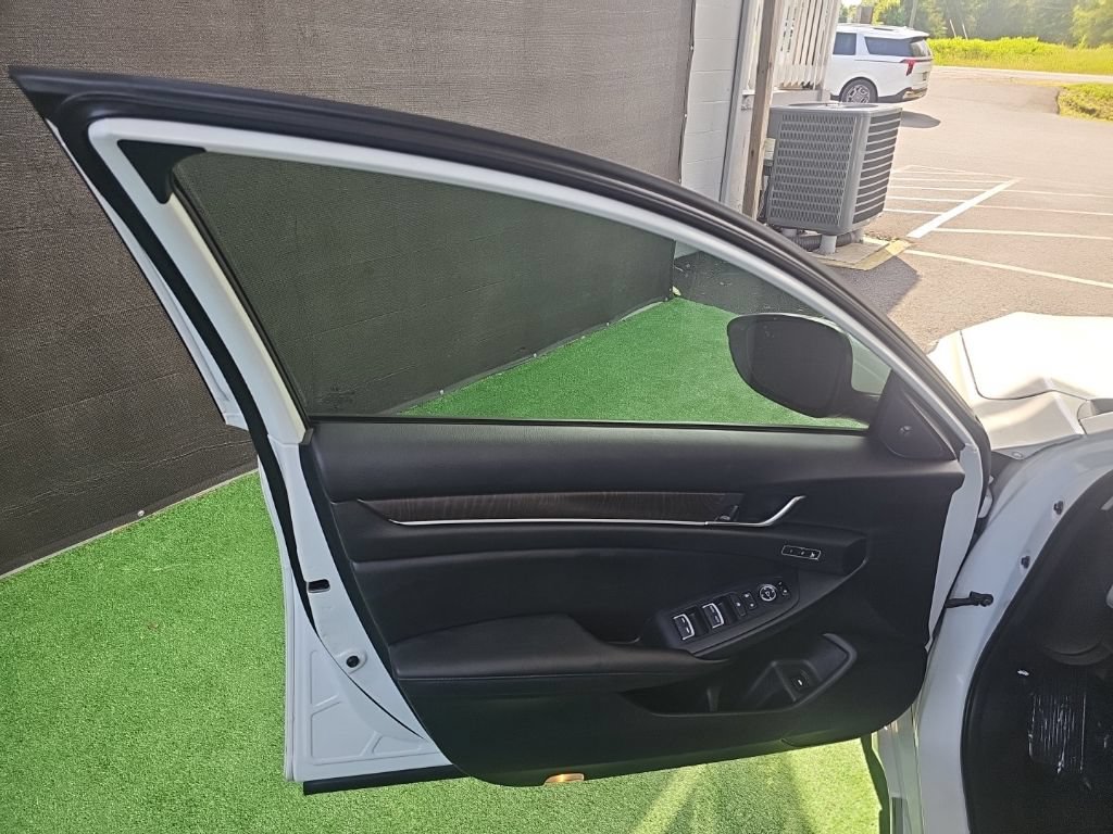 Used 2019 Honda Accord Touring image 29