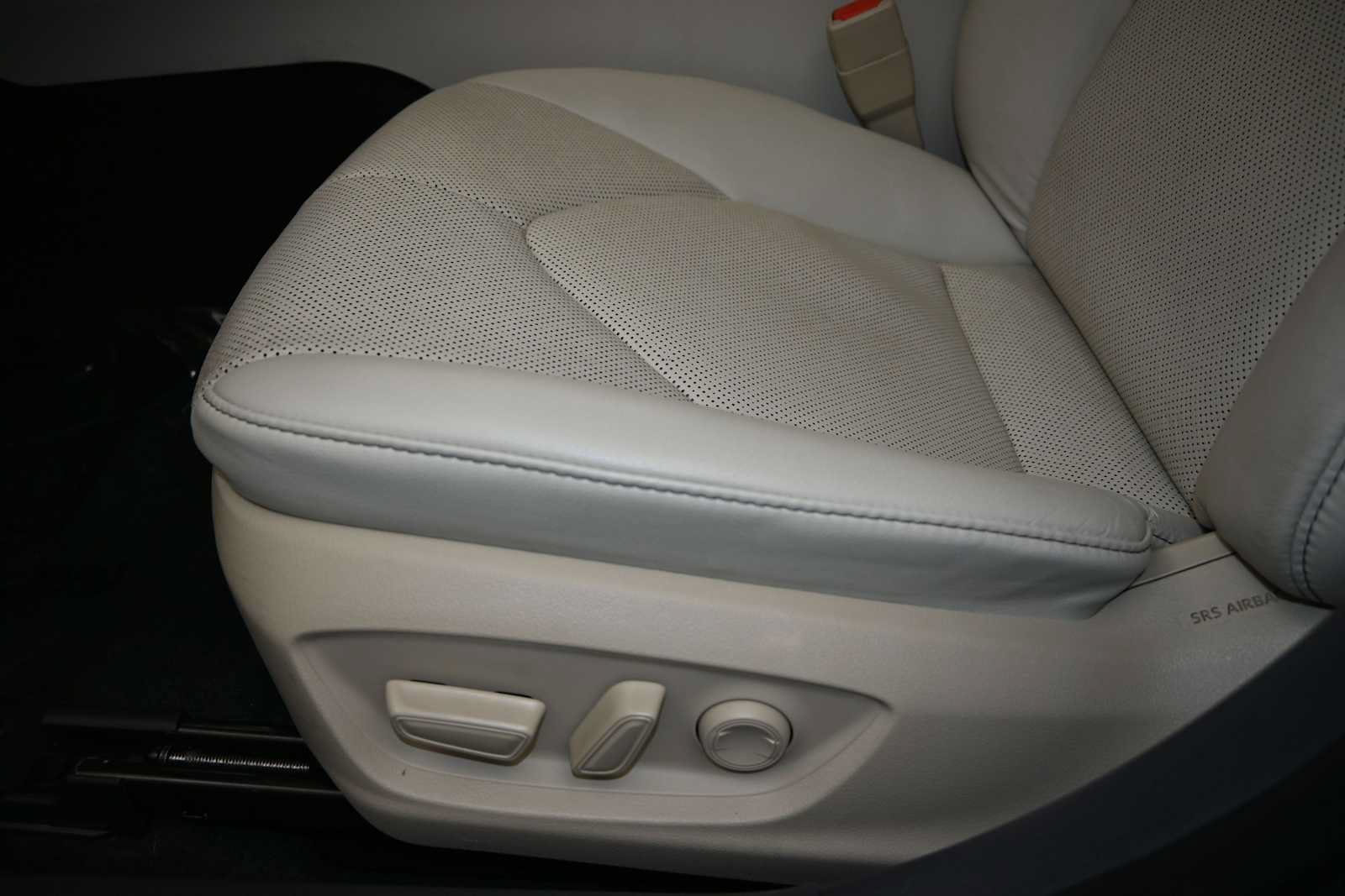 Used 2024 Toyota Camry XLE w/ Navigation Package FWD image 21