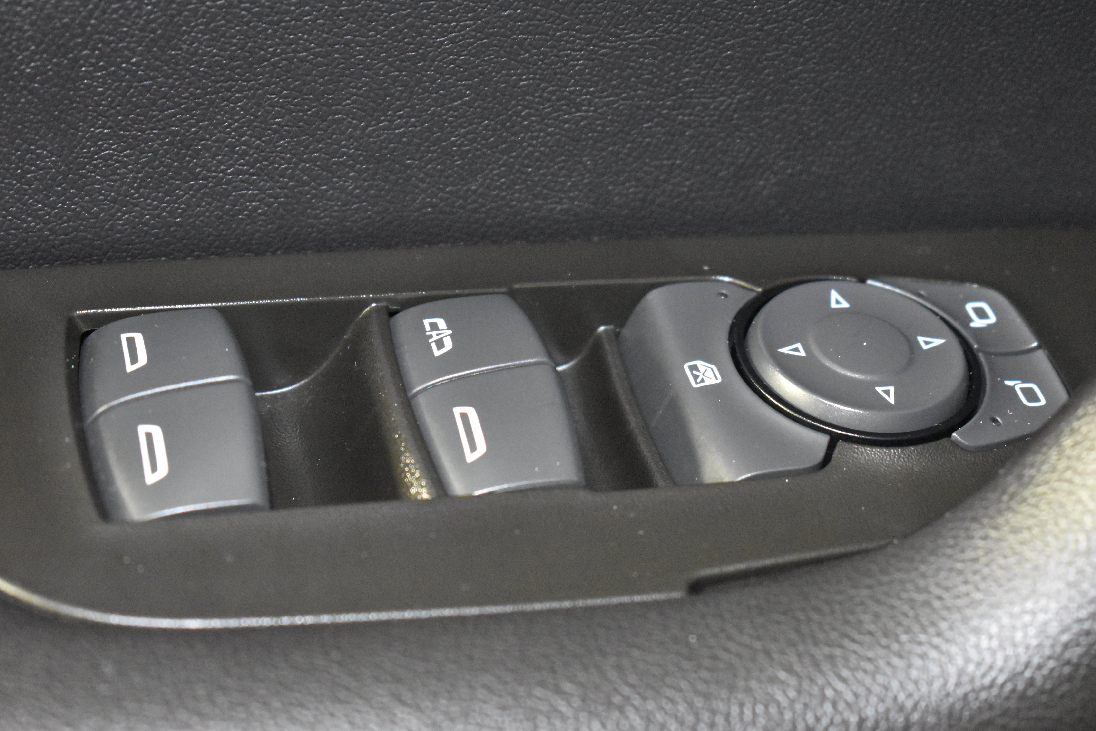 Used 2025 Chevrolet Blazer LT image 36