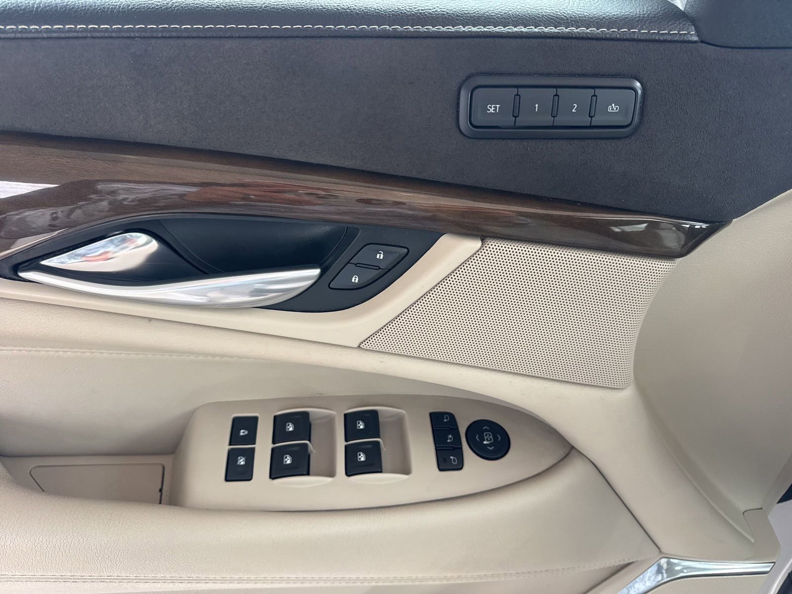 Used 2019 Cadillac Escalade Luxury AWD/4WD image 27