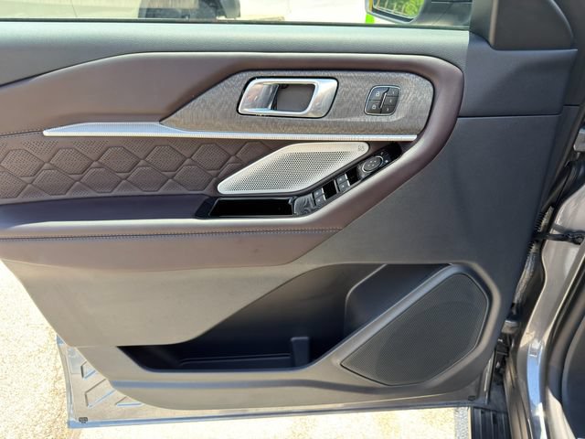 Used 2025 Ford Explorer Platinum w/ Ultimate Package AWD/4WD image 23