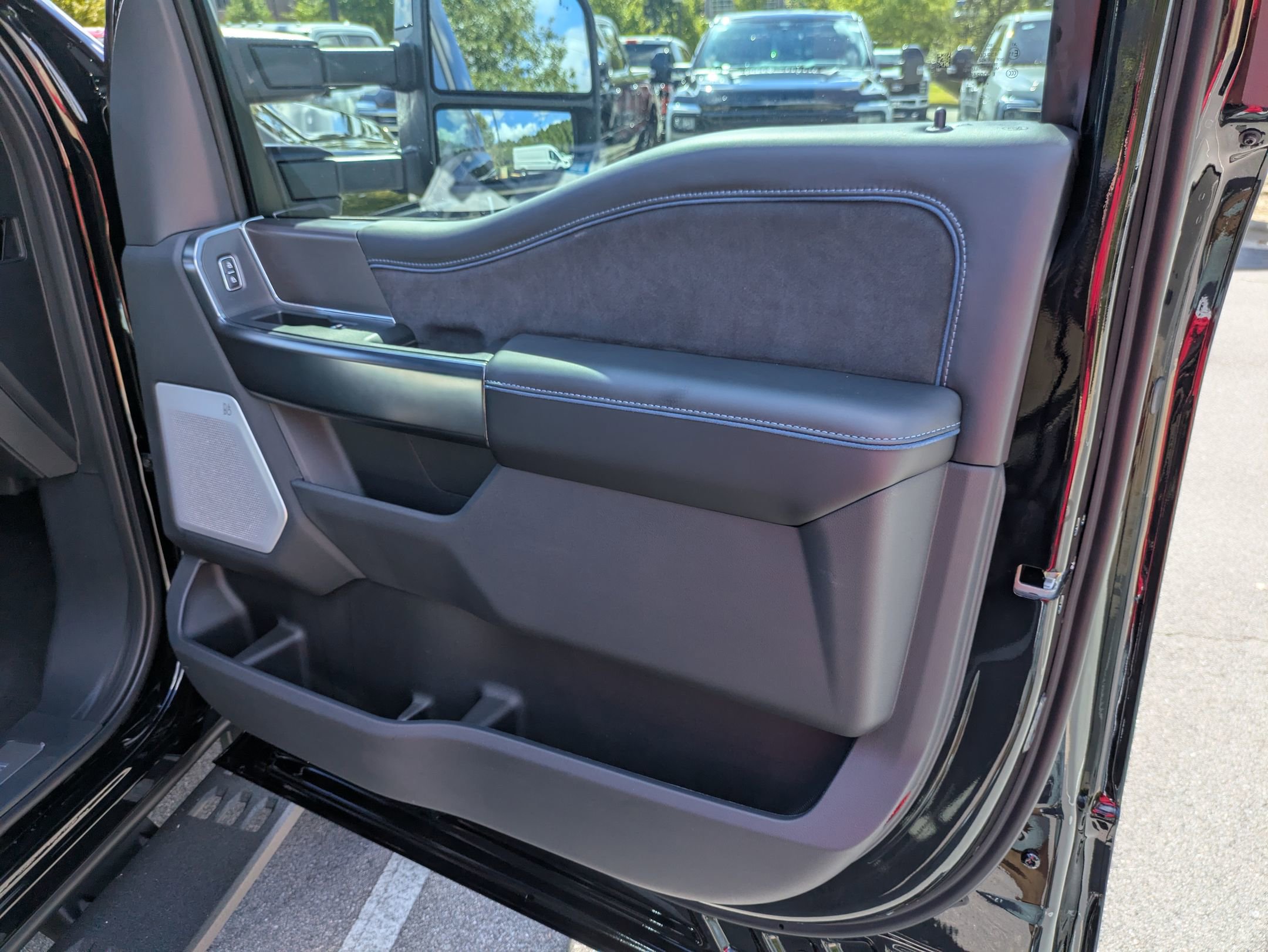 New 2026 Ford F350 Platinum w/ Tremor Off-Road Package image 45