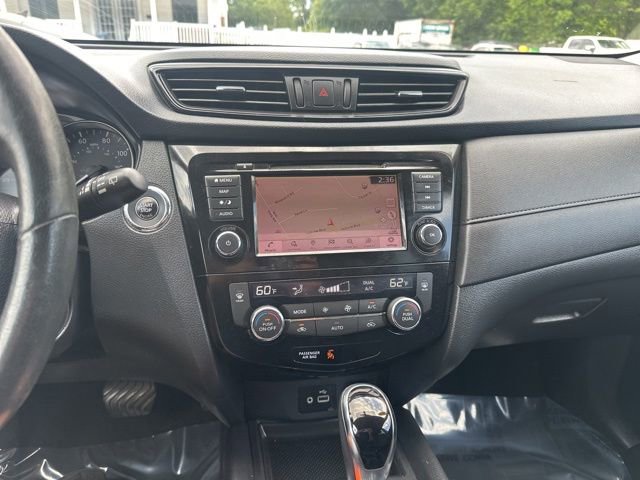 Used 2018 Nissan Rogue SV w/ Premium Package FWD image 18