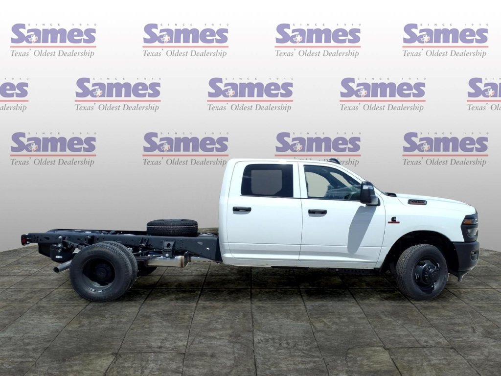 New 2026 RAM 3500 Tradesman AWD/4WD image 4