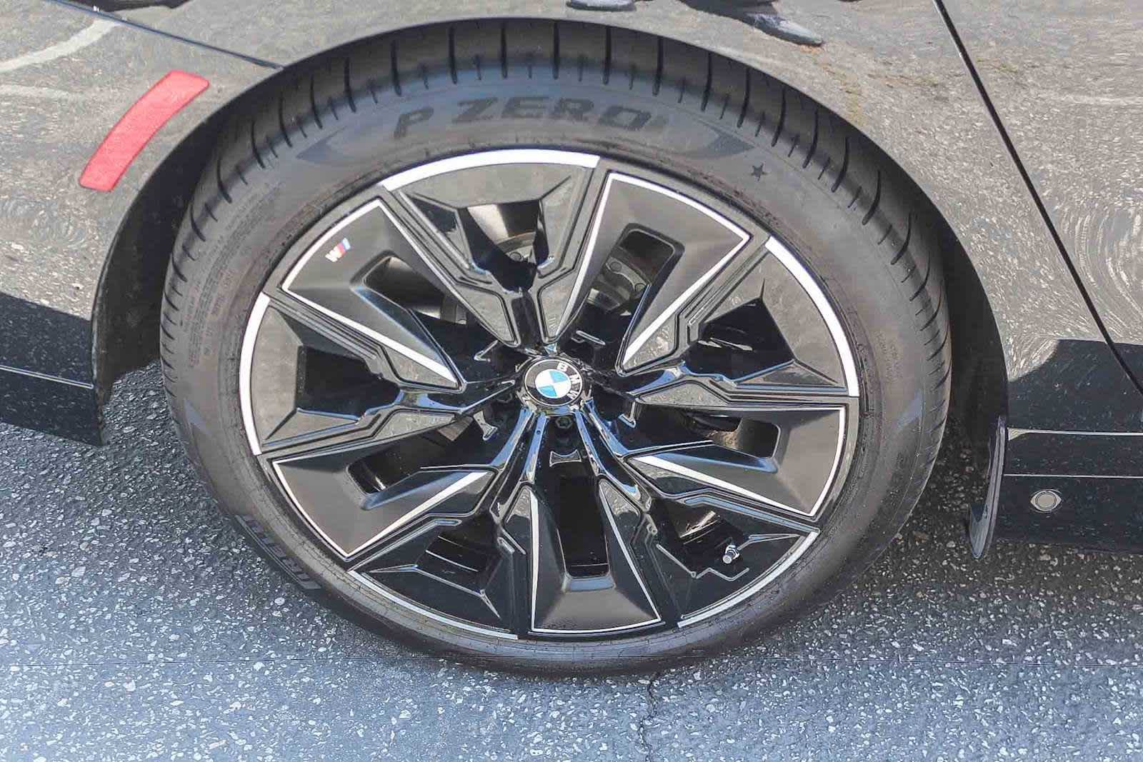 Certified 2025 BMW i7 eDrive50 w/ Executive Package RWD image 8