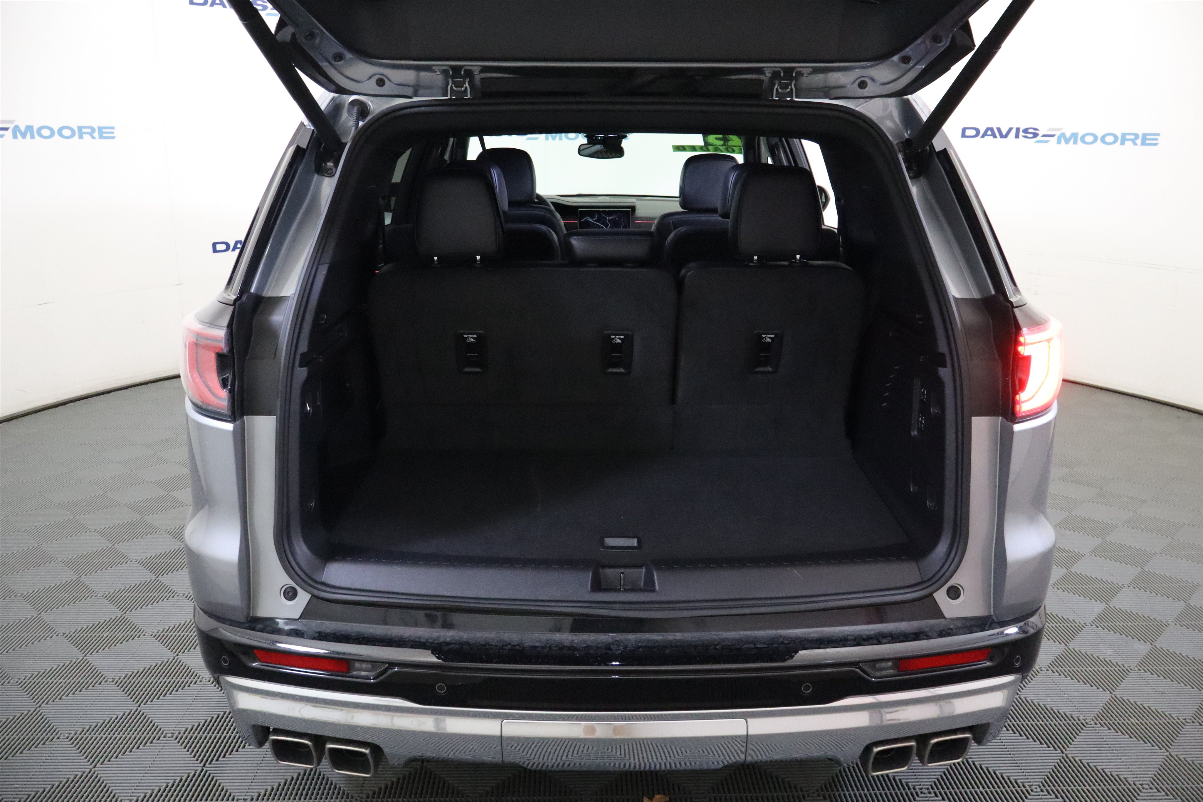 Used 2025 GMC Acadia Denali w/ LPO, Floor Liner Package AWD/4WD image 9