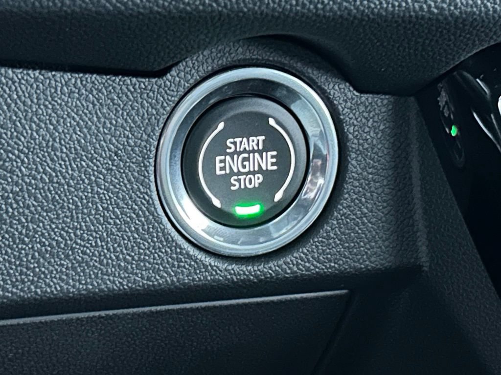Used 2026 Chevrolet Traverse LT w/ Midnight/Sport Edition FWD image 32