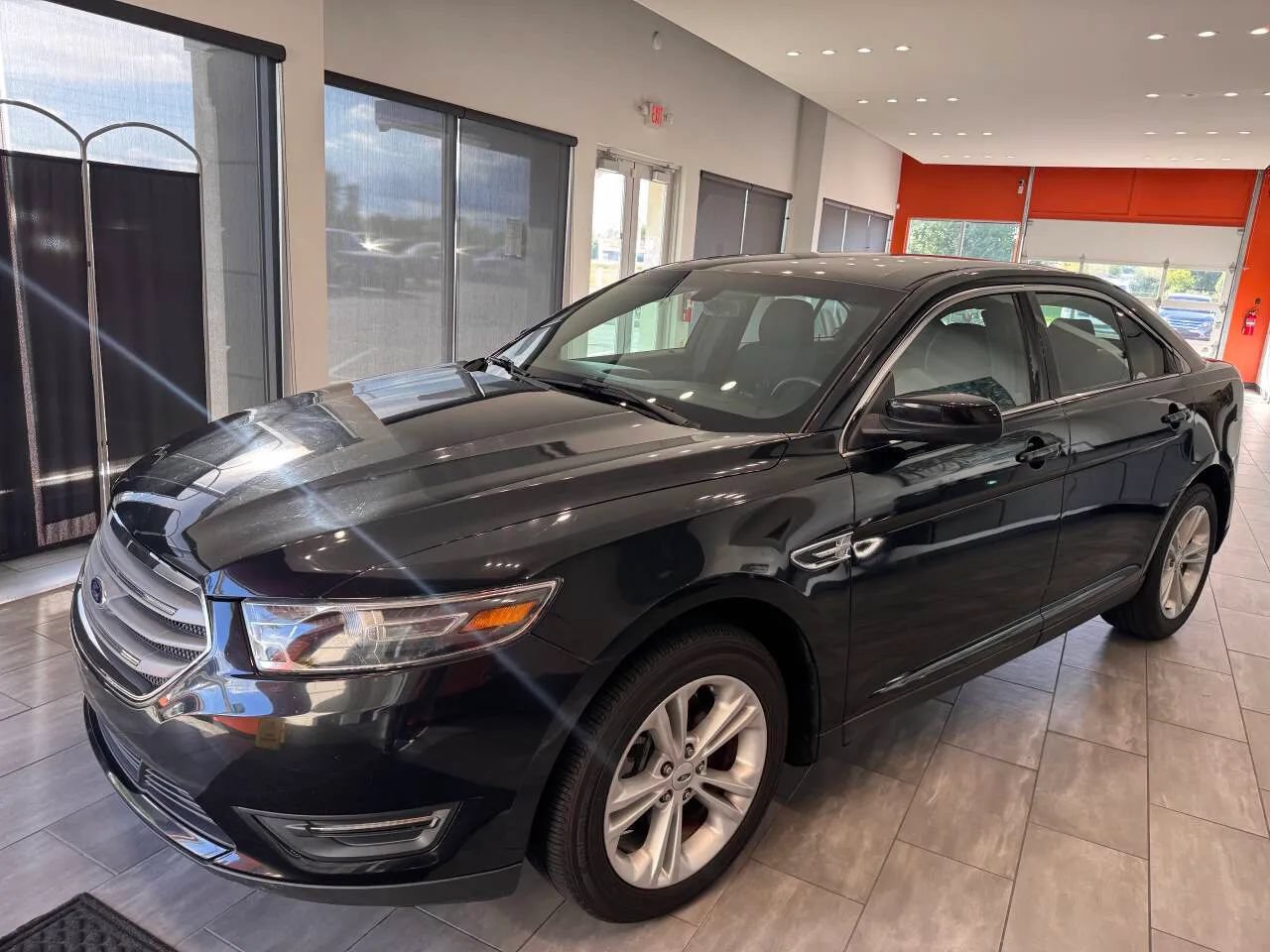 Used 2014 Ford Taurus SEL w/ Equipment Group 201A FWD image 6