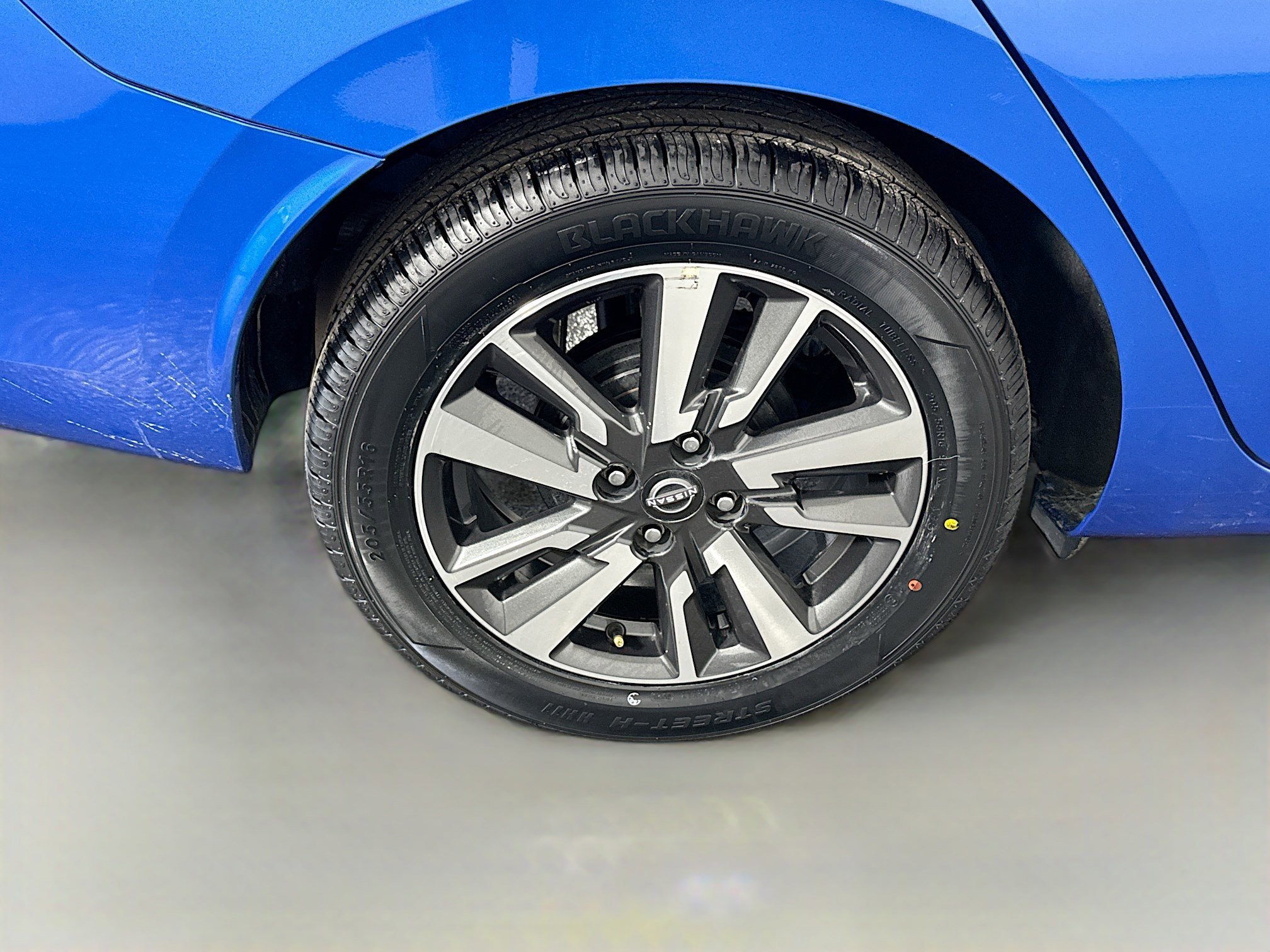 Used 2024 Nissan Versa SV w/ Trunk Package image 33