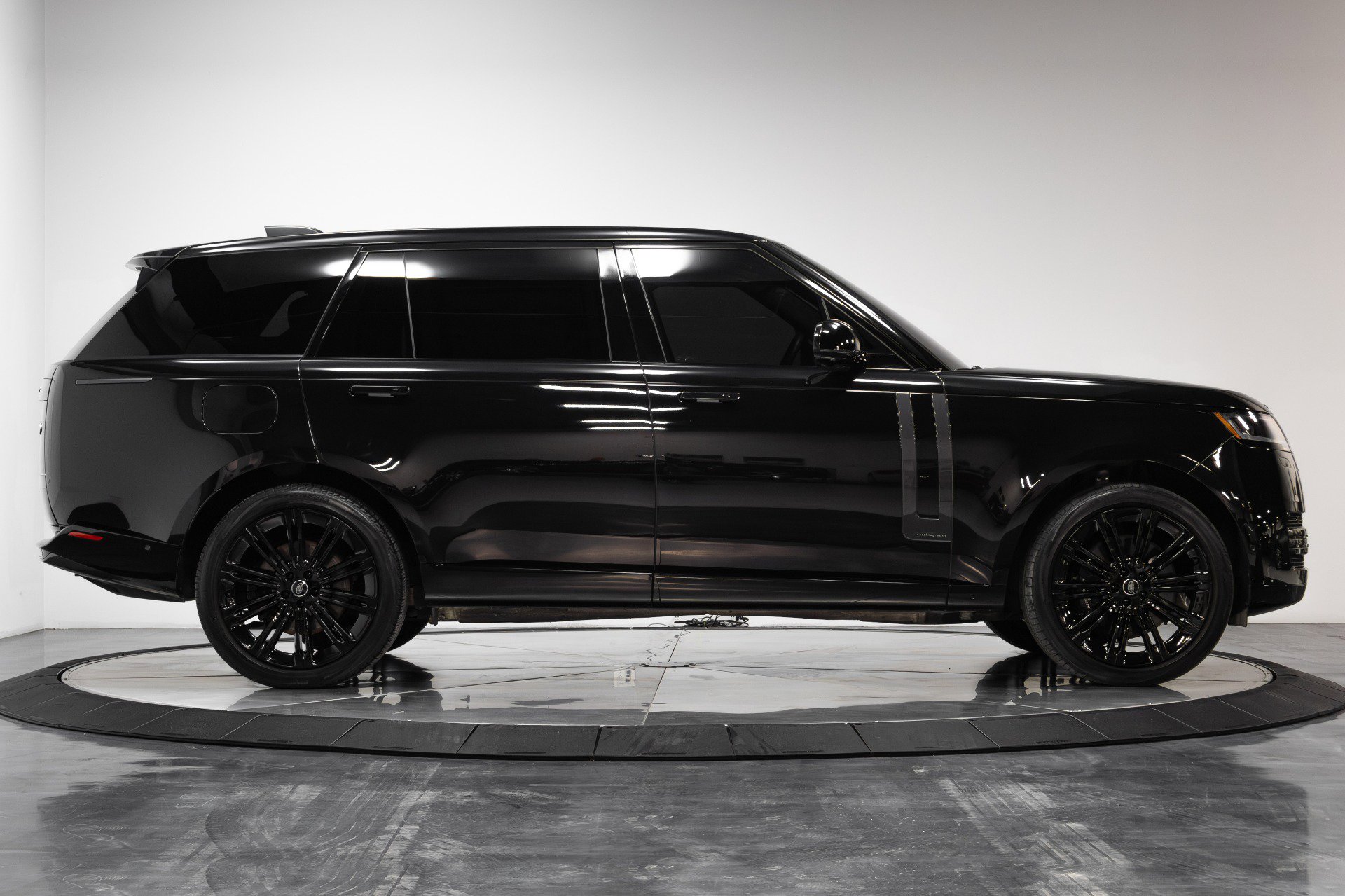 Used 2023 Land Rover Range Rover Long Wheelbase Autobiography image 18