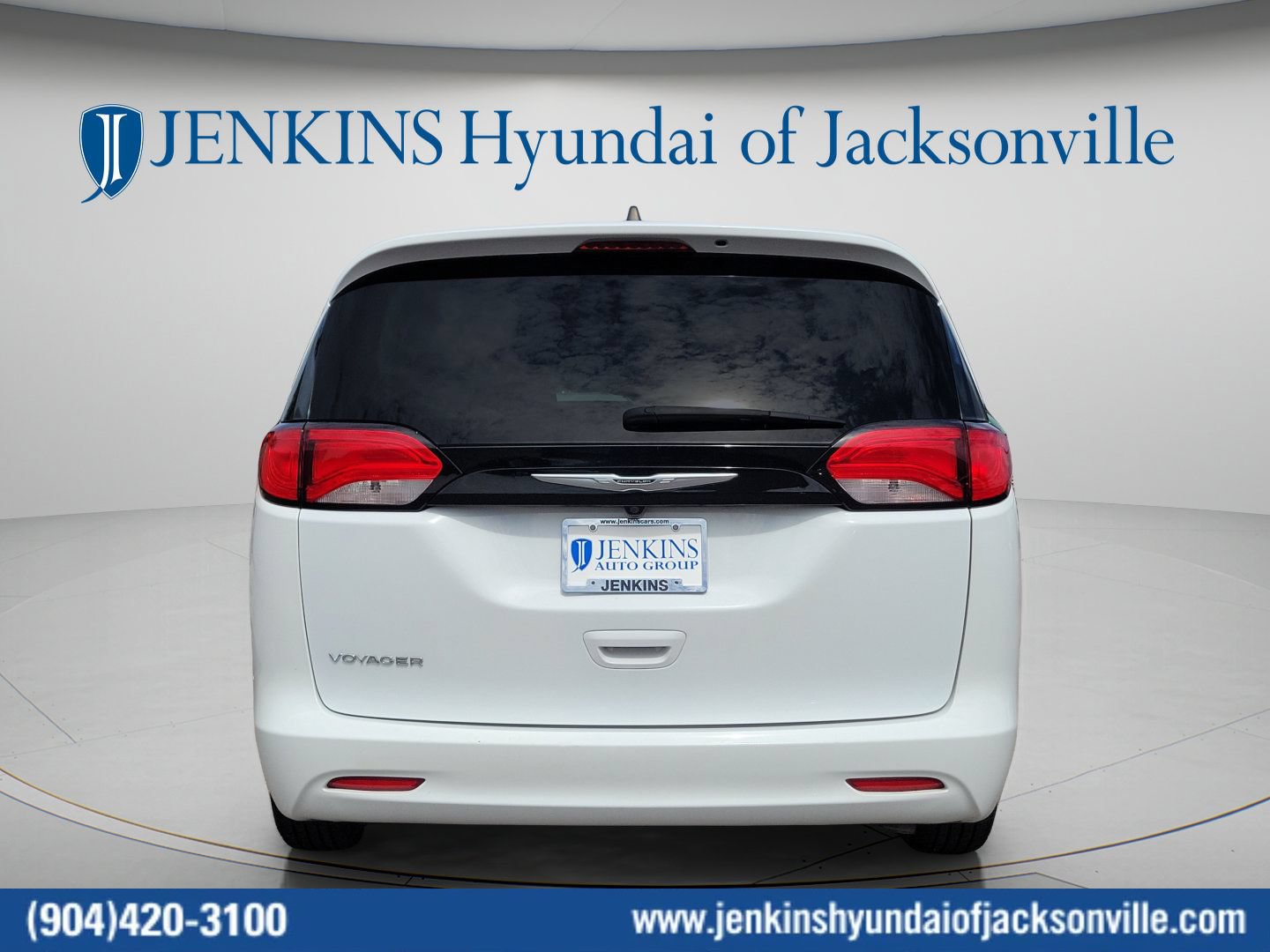 Used 2023 Chrysler Voyager LX FWD image 6