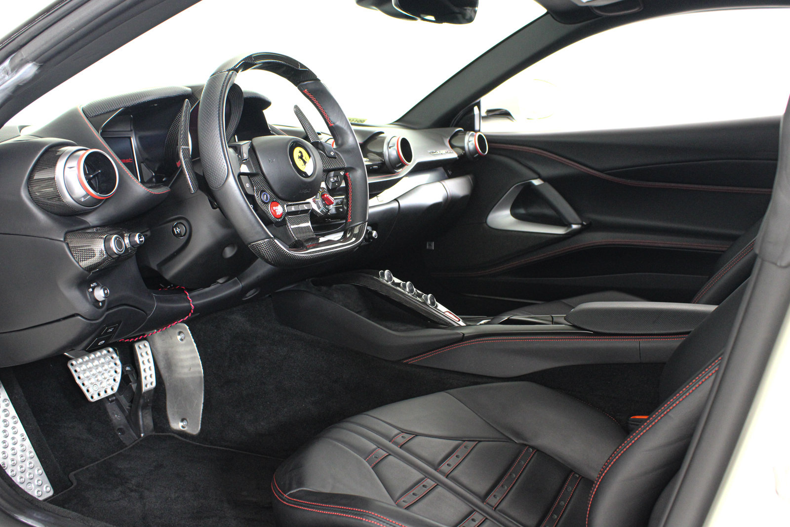 Used 2020 Ferrari 812 Superfast RWD image 2