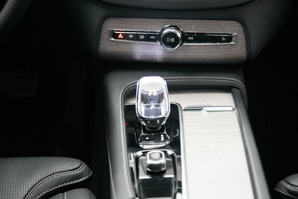 Certified 2024 Volvo XC90 B6 Ultimate AWD/4WD image 31