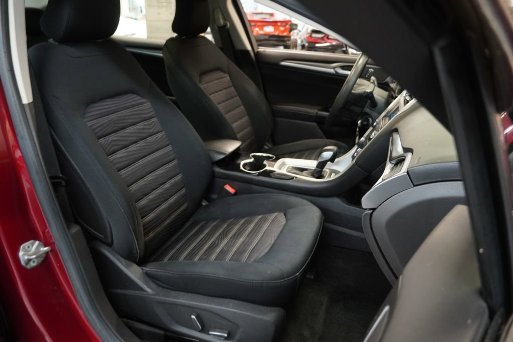 Used 2016 Ford Fusion SE FWD image 29