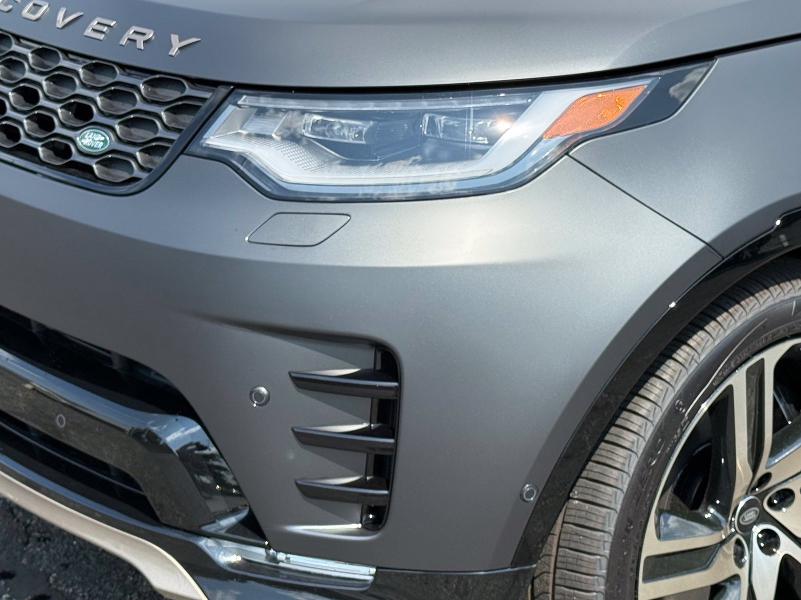 New 2026 Land Rover Discovery Limited Edition AWD/4WD image 11