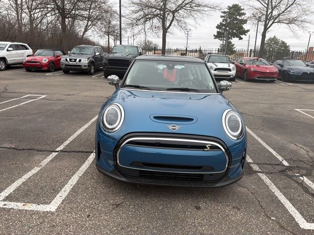 Certified 2024 MINI Cooper SE image 2