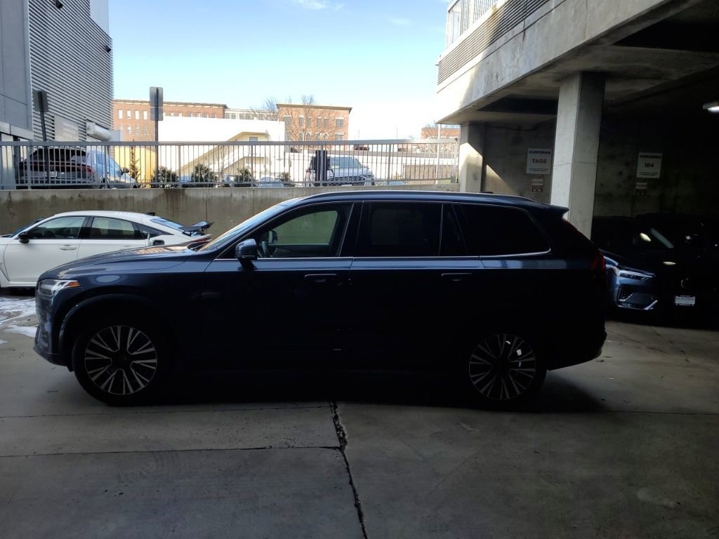 Certified 2022 Volvo XC90 T5 Momentum w/ Advanced Package image 3