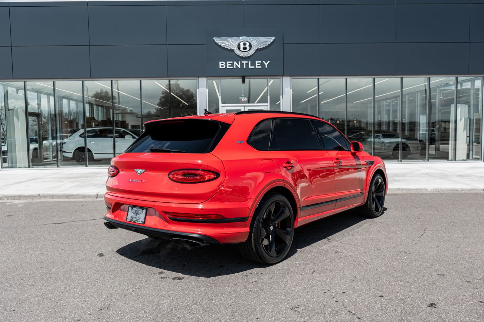 Used 2023 Bentley Bentayga Extended Wheelbase AWD/4WD image 3