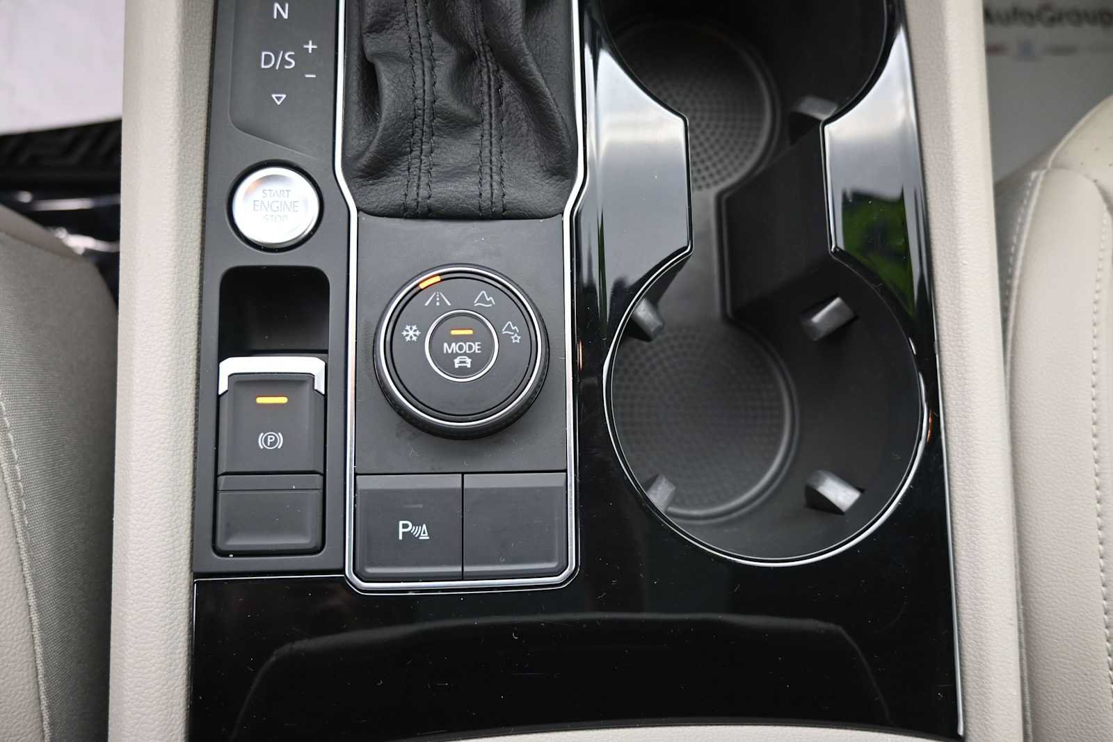 Used 2019 Volkswagen Atlas SEL R-Line AWD/4WD image 8