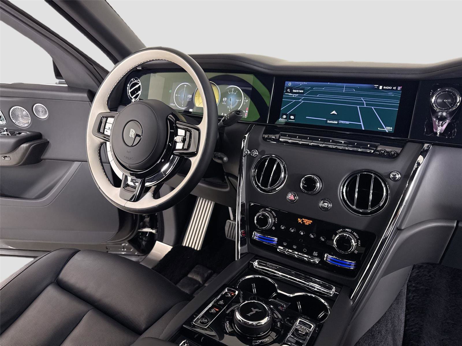 Used 2025 Rolls-Royce Cullinan AWD/4WD image 36