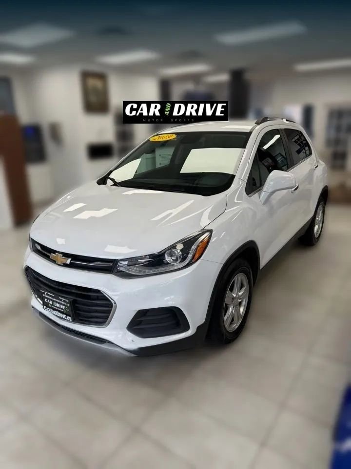 Used 2019 Chevrolet Trax LT w/ LT Convenience Package FWD image 1