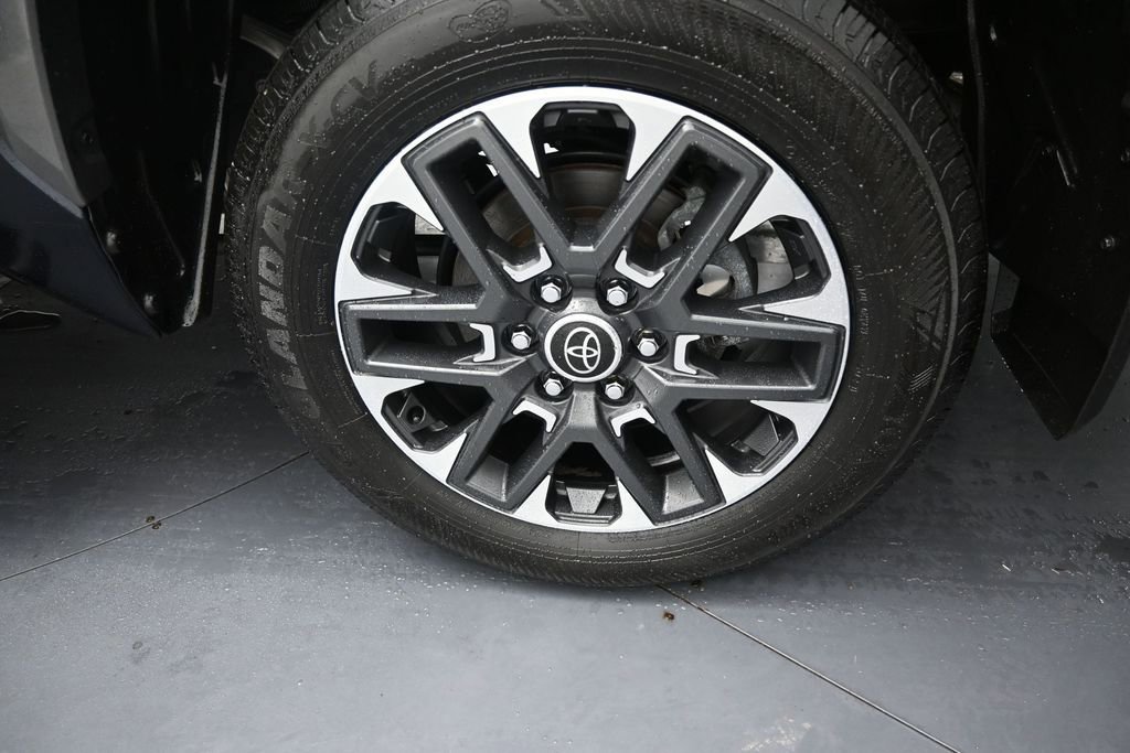 Used 2024 Toyota Tundra Limited AWD/4WD image 44