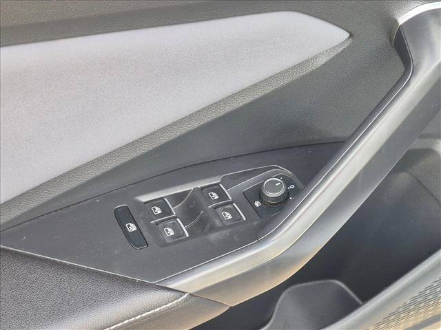Used 2025 Volkswagen Jetta SE FWD image 11