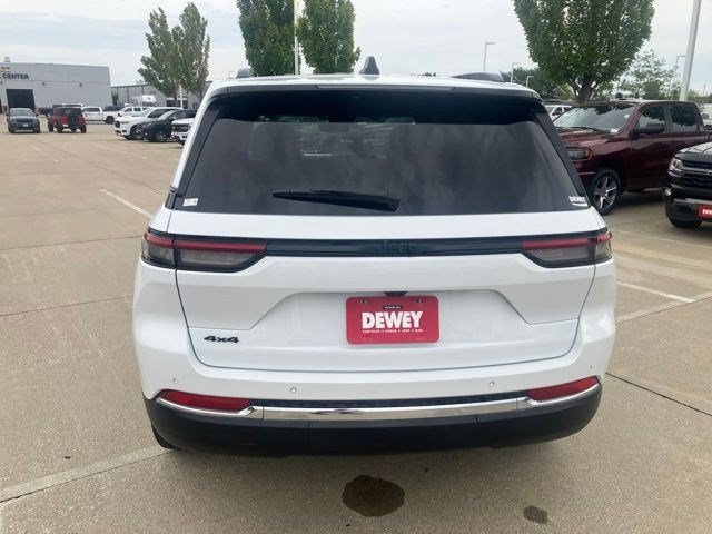 Used 2023 Jeep Grand Cherokee Altitude AWD/4WD image 7