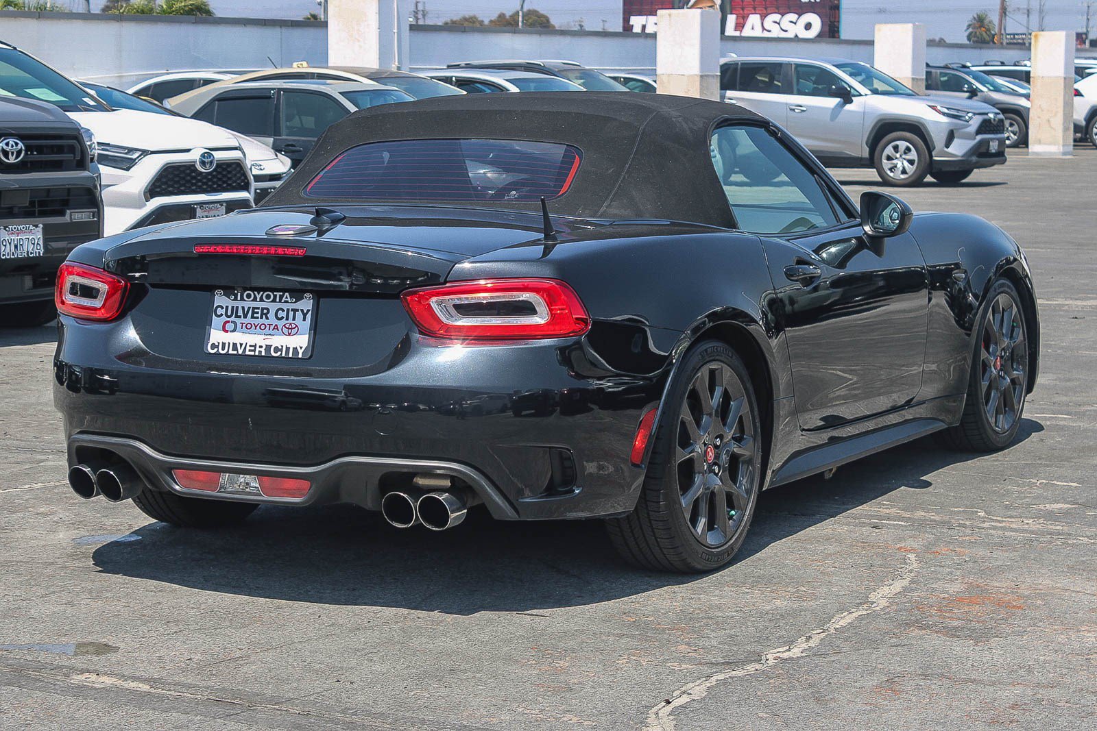Used 2018 FIAT 124 Spider Abarth RWD image 9