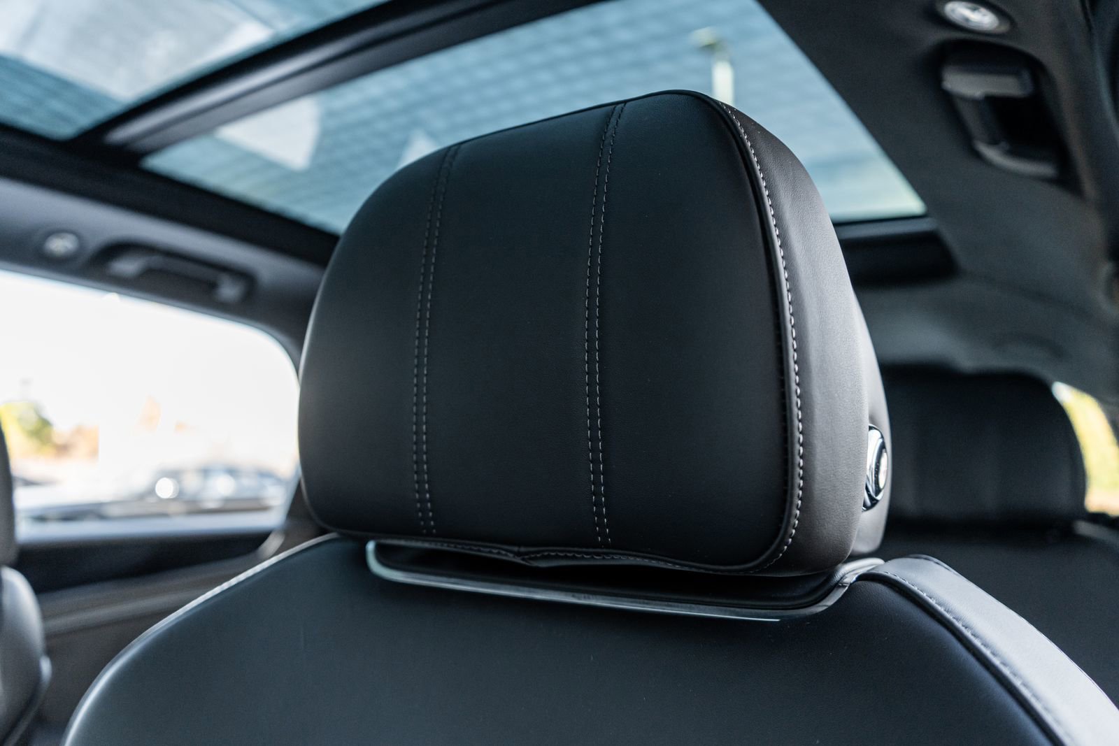 Certified 2022 Bentley Bentayga image 28