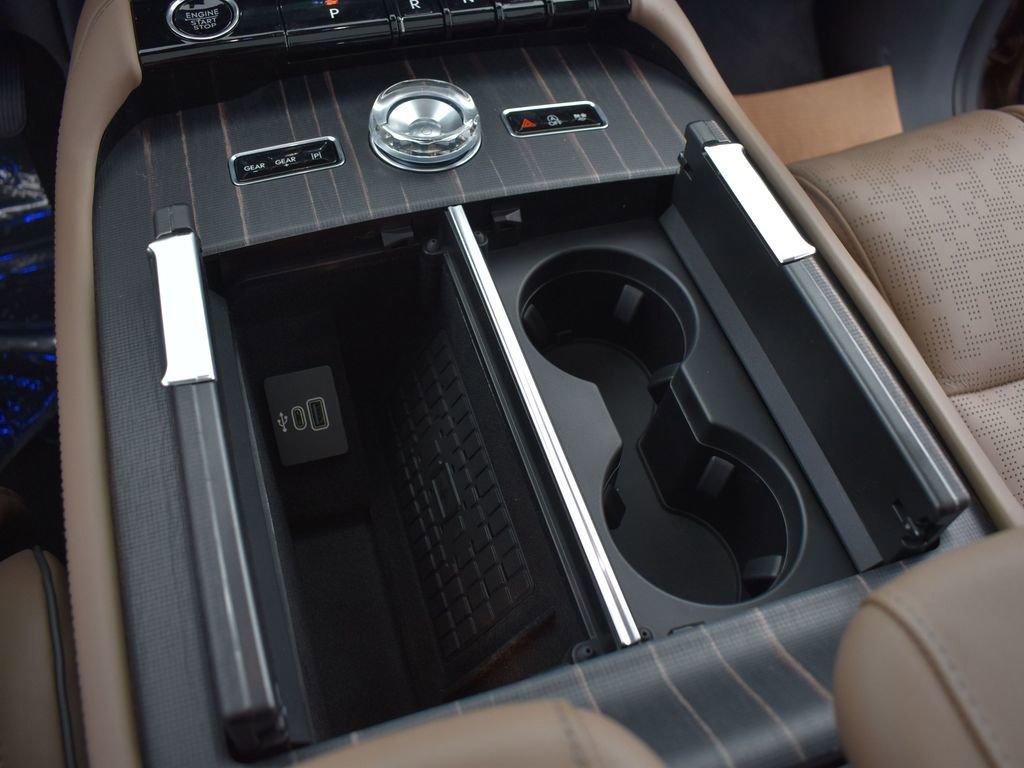 New 2026 Lincoln Navigator L Black Label AWD/4WD image 13