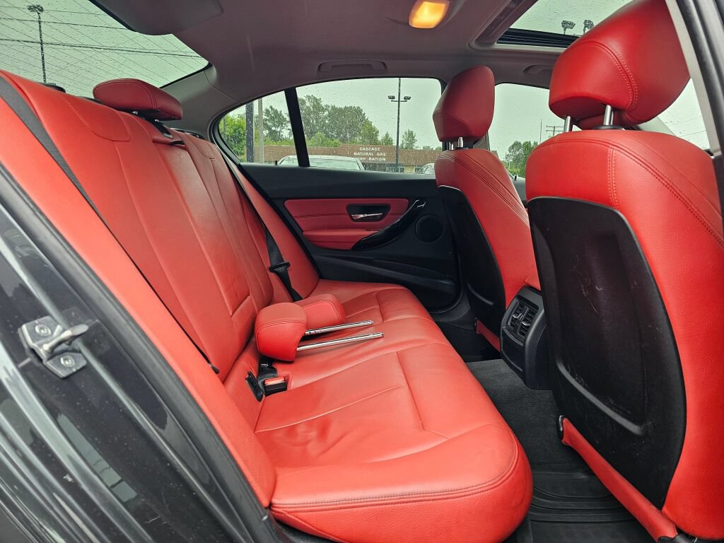 Used 2015 BMW 320i xDrive Sedan AWD/4WD image 12