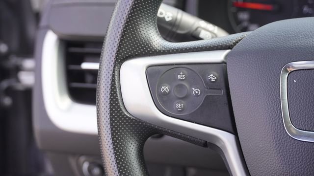 Used 2024 GMC Terrain SLE image 28