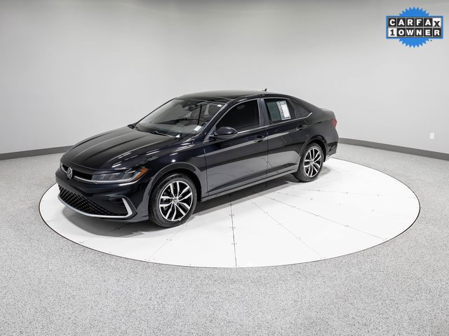 Used 2025 Volkswagen Jetta SE image 33