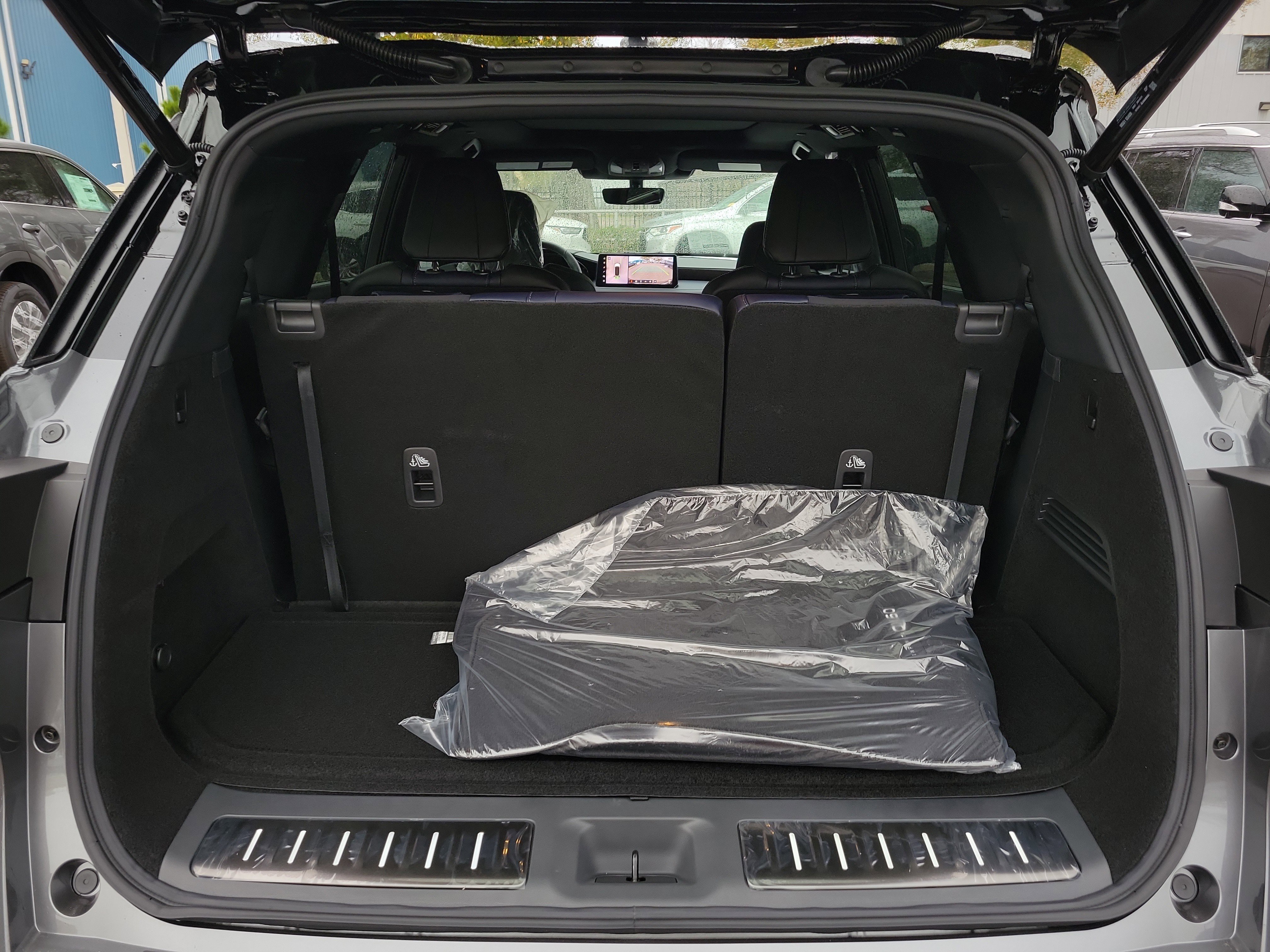 New 2026 INFINITI QX60 Sport w/ Dark Cargo Package image 28