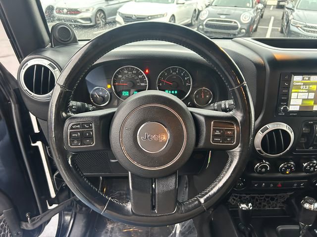 Used 2014 Jeep Wrangler Unlimited Sahara w/ Dual Top Group AWD/4WD image 21