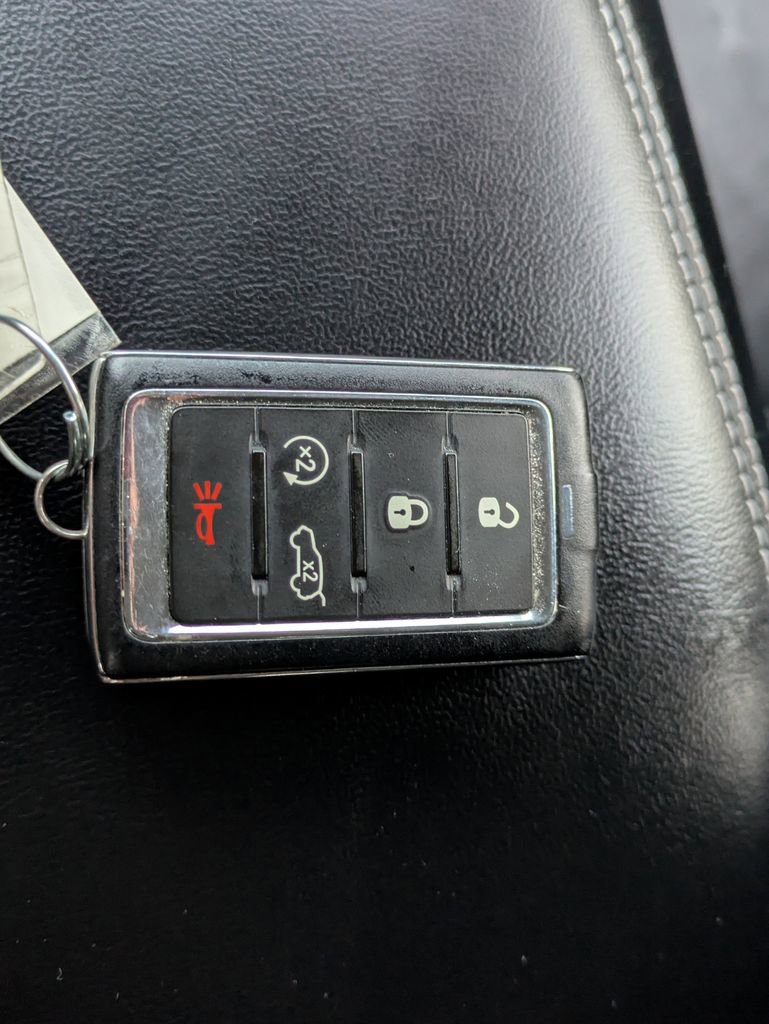 Used 2021 Jeep Grand Cherokee L Limited AWD/4WD image 32