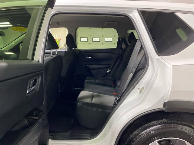 Certified 2025 Nissan Rogue SV image 23
