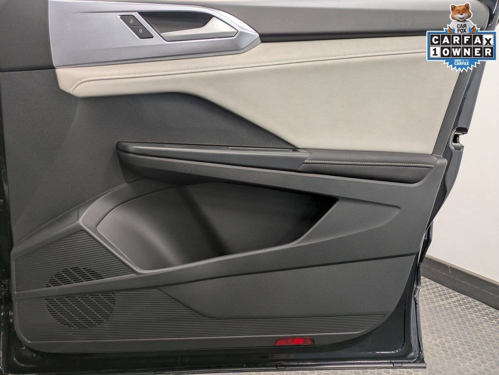 Used 2025 Volkswagen Taos SE w/ Panoramic Sunroof Package AWD/4WD image 32