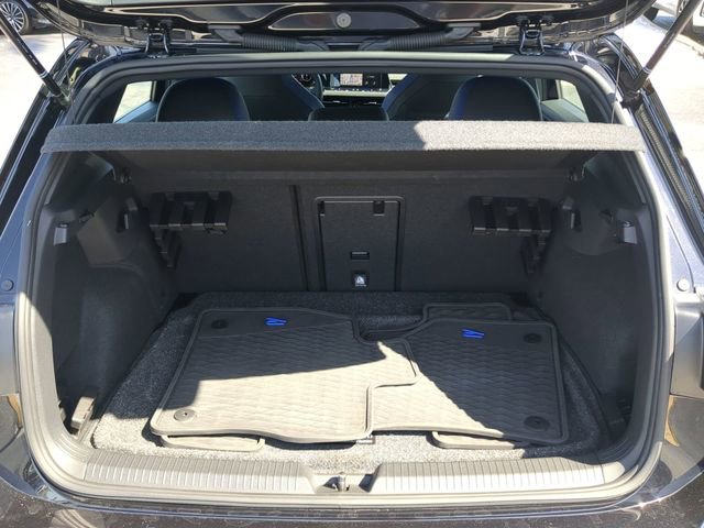 Used 2024 Volkswagen Golf R image 9