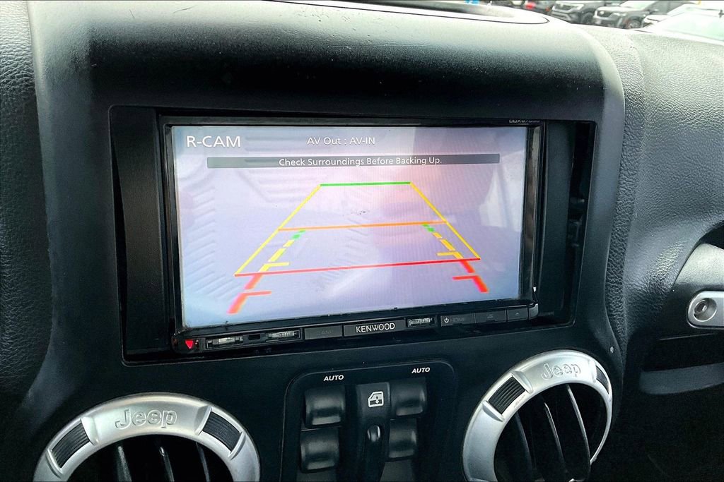 Used 2016 Jeep Wrangler Unlimited Sahara w/ Connectivity Group image 14