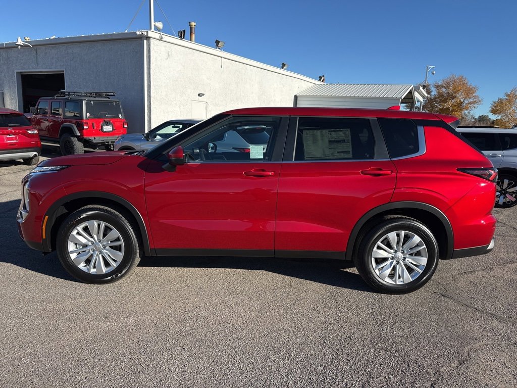 New 2025 Mitsubishi Outlander ES image 4