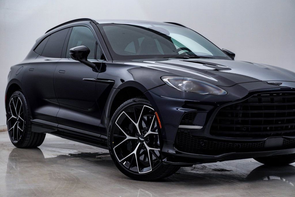 New 2026 Aston Martin DBX 707 image 2