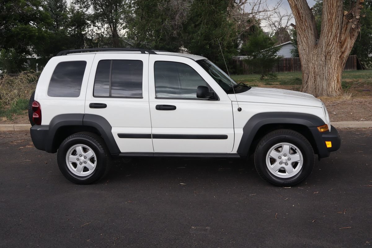 Used 2006 Jeep Liberty Sport AWD/4WD image 3