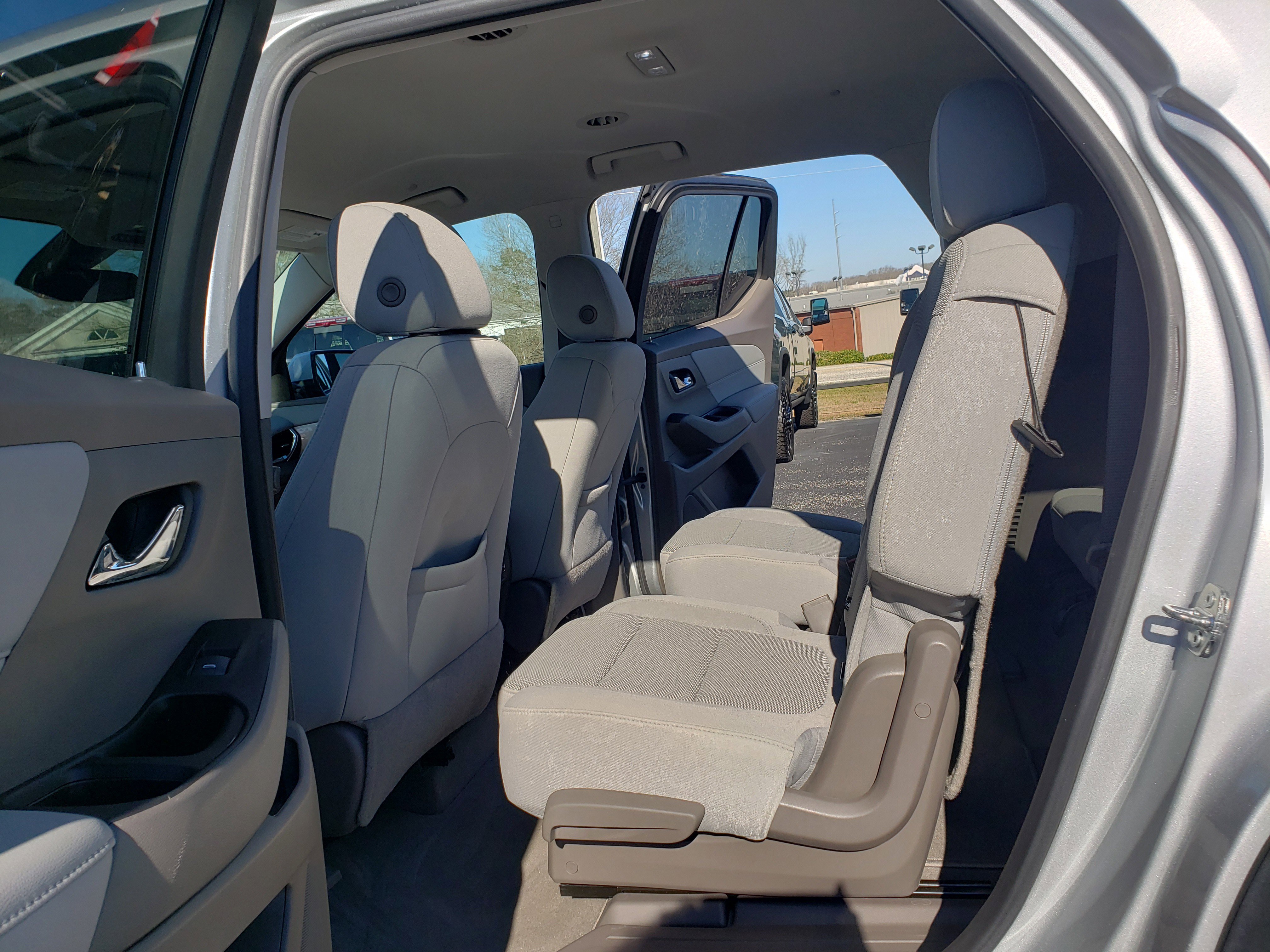 Used 2020 Chevrolet Traverse LT image 32