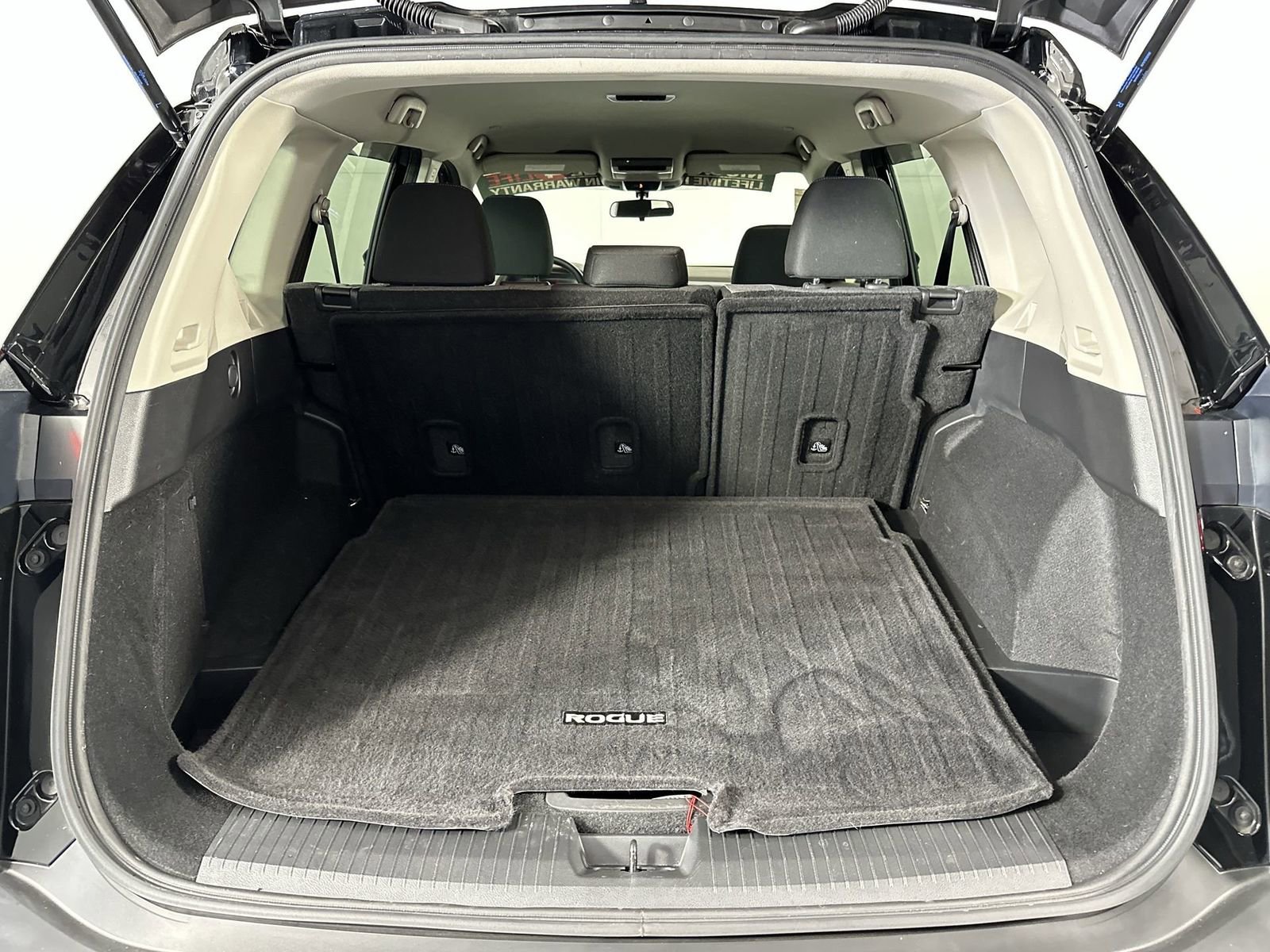 Used 2022 Nissan Rogue SV image 24