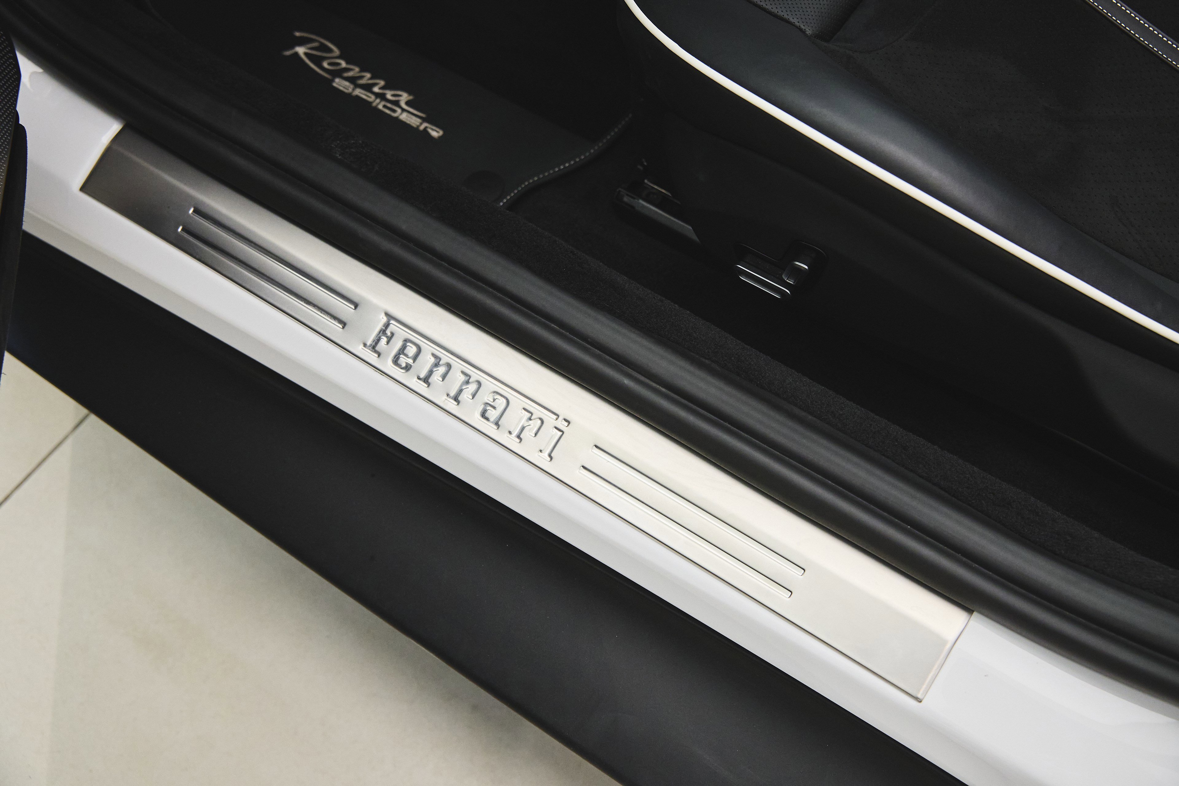 Used 2024 Ferrari Roma Spider image 29