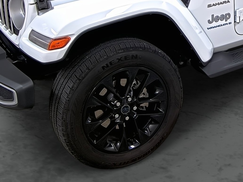 Used 2024 Jeep Wrangler Sahara w/ Technology Group image 7