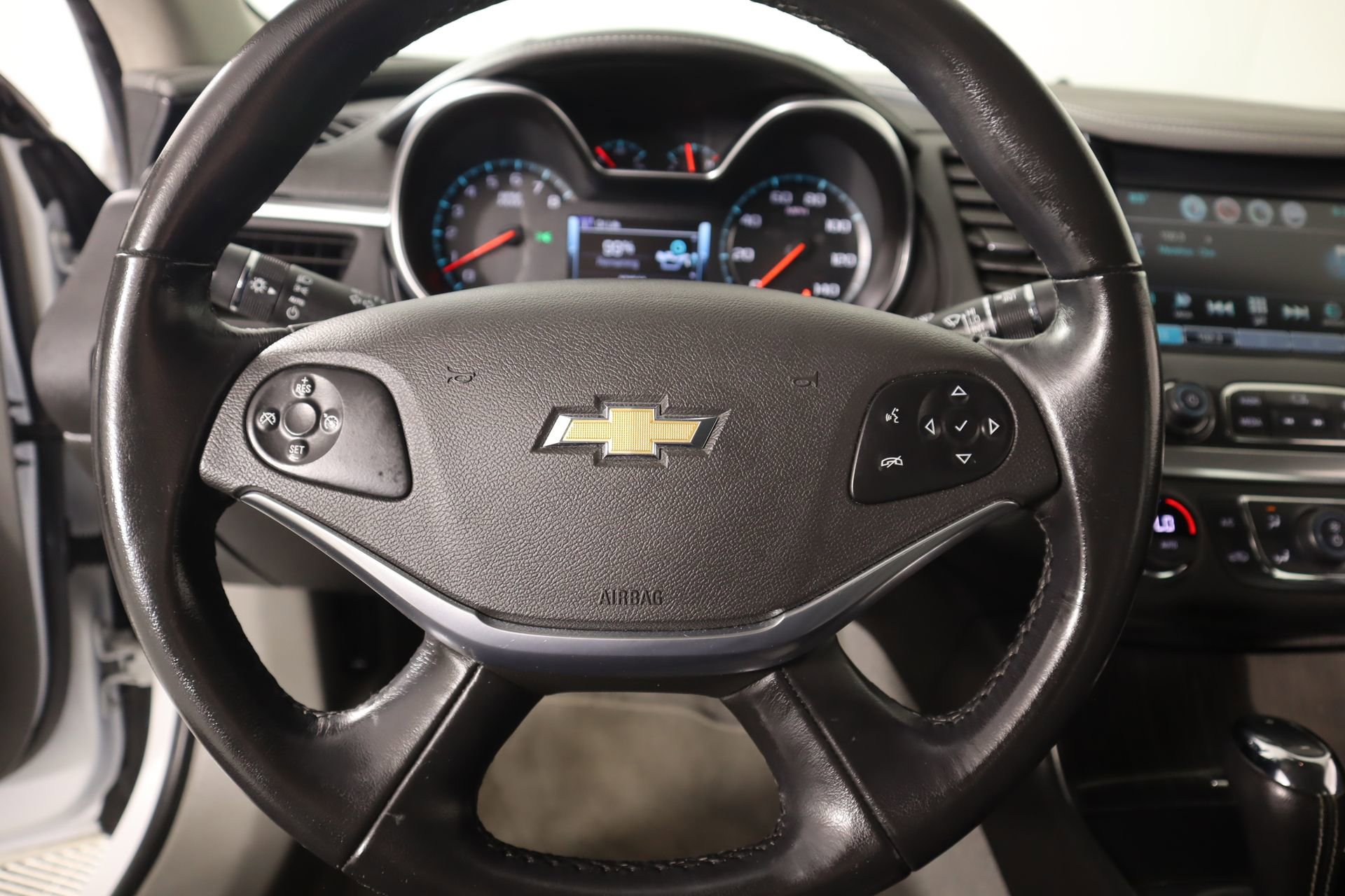 Used 2019 Chevrolet Impala LT image 3